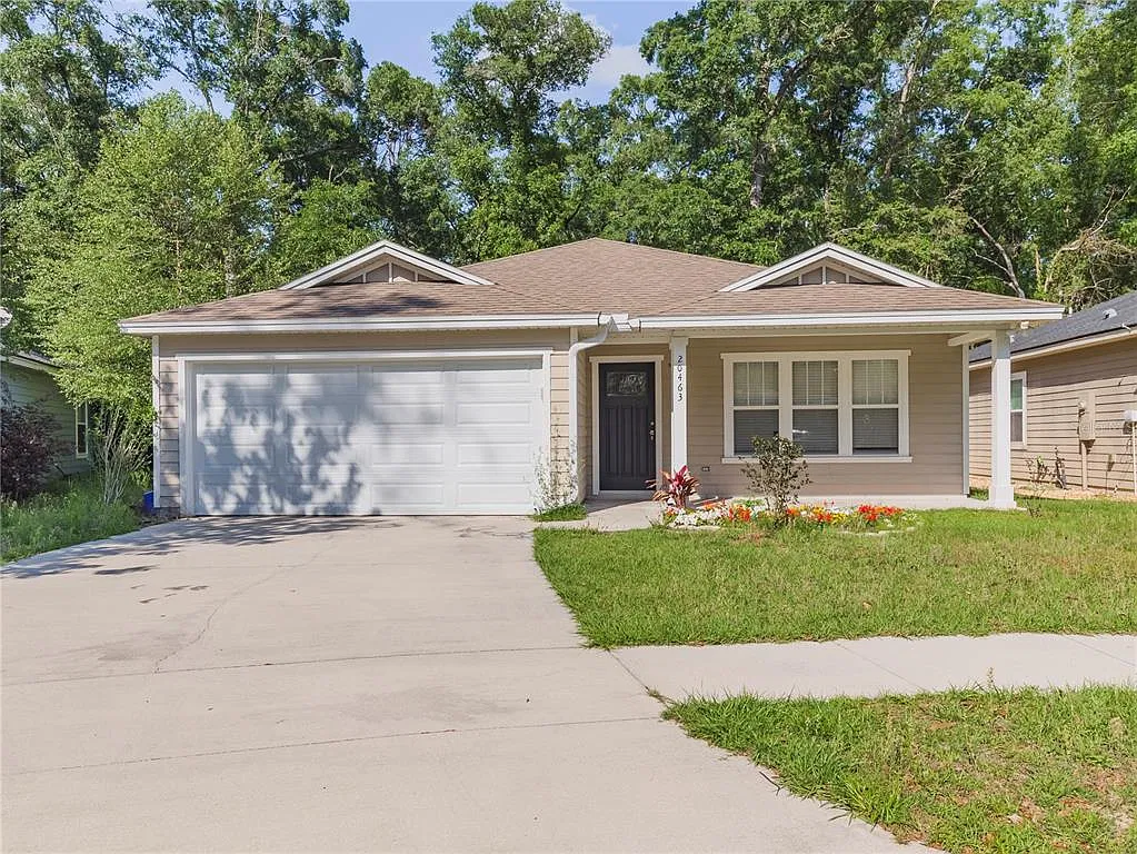 3 bed, 2.0 bath, 1292 sqft, $1,950 — Photo 1
