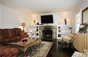5th image of 9 Lindbergh Pl