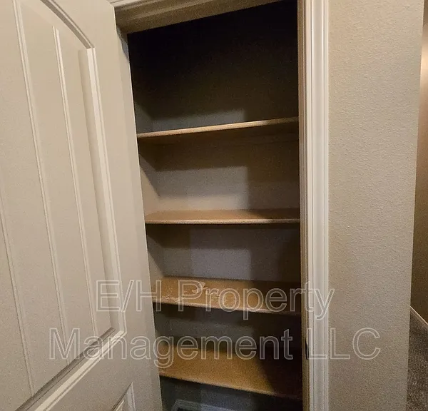 2146 N Woodlawn Blvd — Photo 34