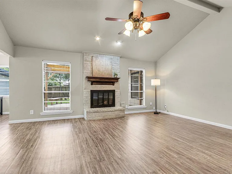 7911 Heathrow Ln — Photo 6