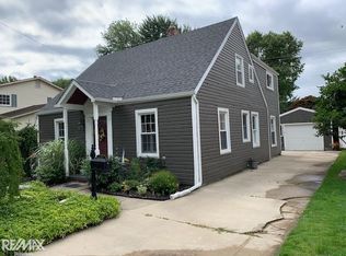 22438 Pointe Dr, Saint Clair Shores, MI