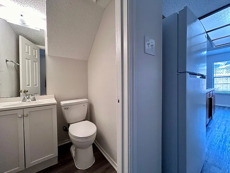 9300 Kempler Dr — Photo 8