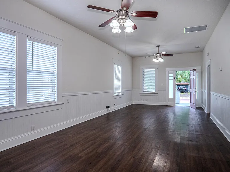 2413 Marconi St — Photo 22