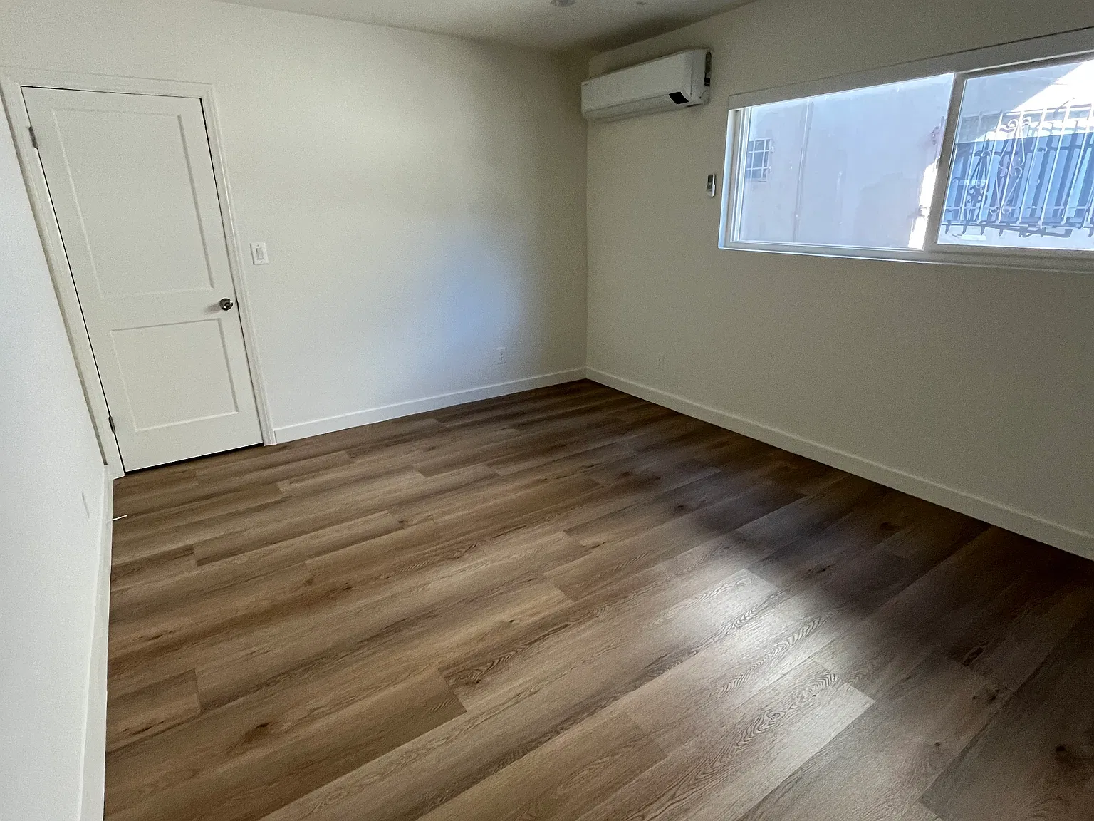 1 bed, 700 sqft, $2,300 — Photo 3