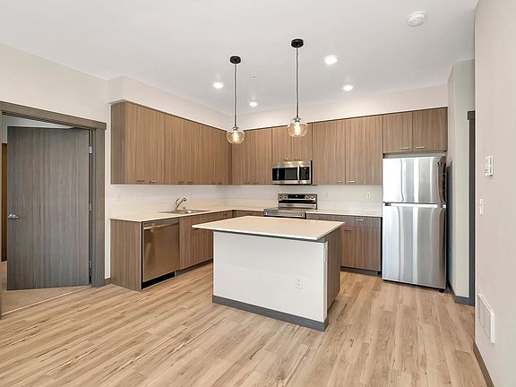 3rd image of 13521 97th Ave E #103