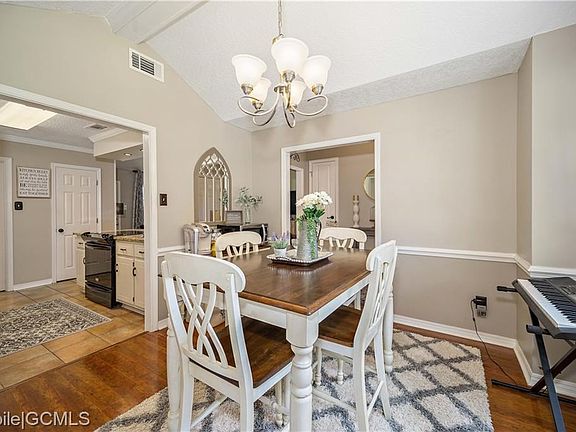 4th image of 10654 Deakle Ct