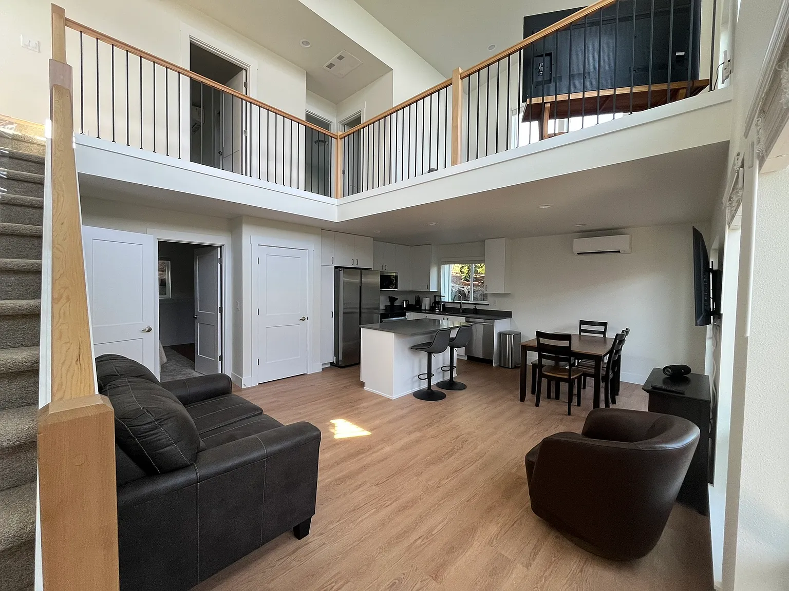 3 bed, 2.5 bath, 1400 sqft, $4,600 — Photo 3