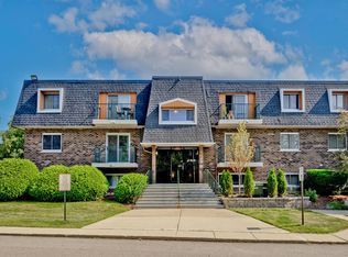 3849 N Parkway Dr APT 2A, Northbrook, IL 60062