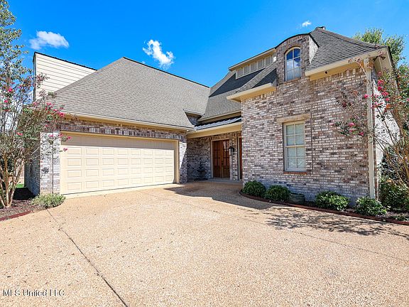 3rd image of 209 Oakville Cir