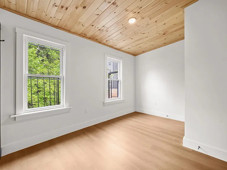 14 Westervelt Pl #3 — Photo 8