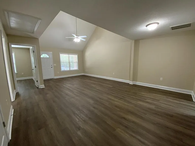 104 Lakeview Commons Dr — Photo 4