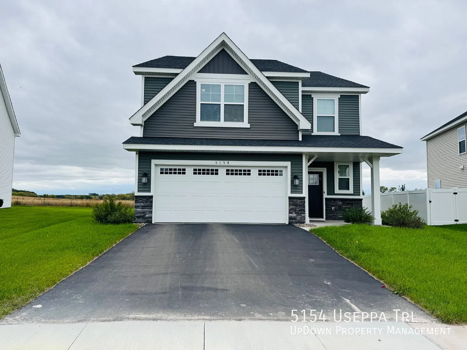 Spacious 5-Bedroom Retreat with Granite Finishes & Guest Suite in Woodbury! — Photo 1