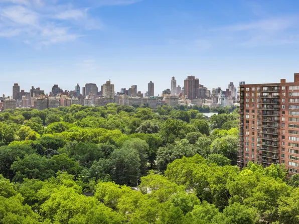 392 Central Park West image 1 of 9