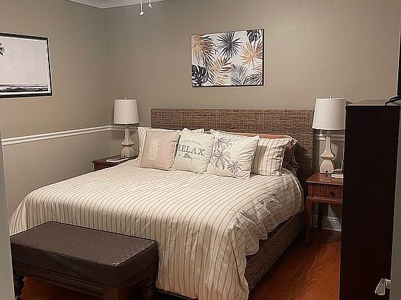 3rd image of 10416 Edgefield Pl