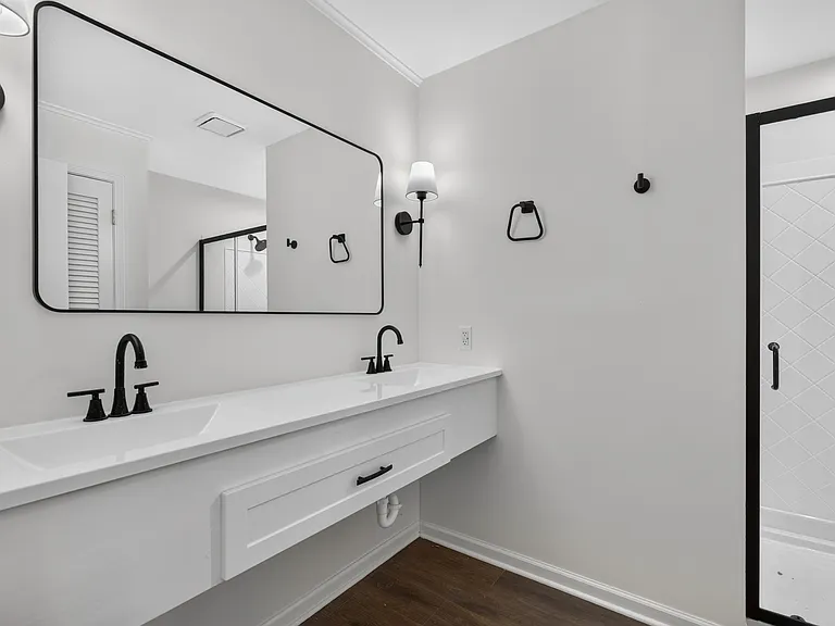 2313 W 71st St — Photo 14