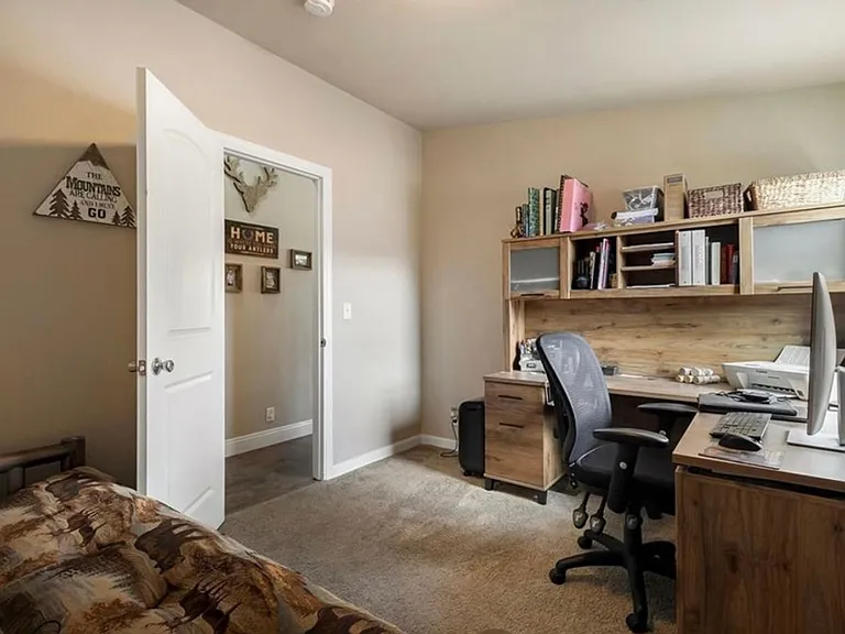 918 Deer Creek Ln — Photo 10