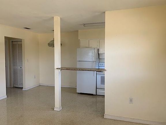 4th image of 723 Joel Blvd APT C