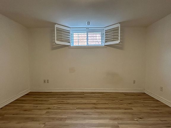 5th image of 2 Kellyvale Rd Basement A