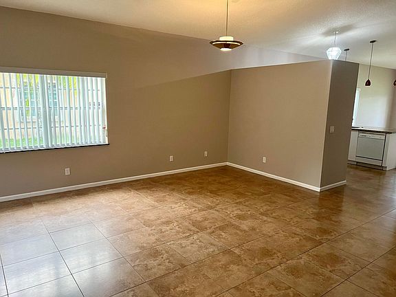 5th image of 6365 Lansdowne Cir