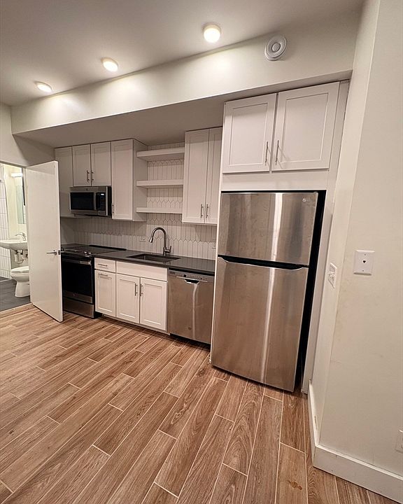 1st image of 272 Talbot Ave #304