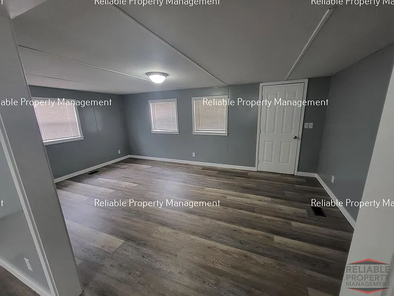 715 N Eden Dr — Photo 3