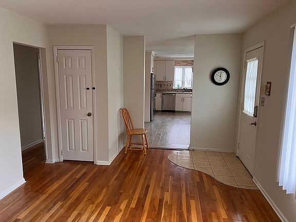 4th image of 6 Shenandoah Blvd