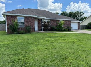 555 Elk Ave, Elkins, AR 72727