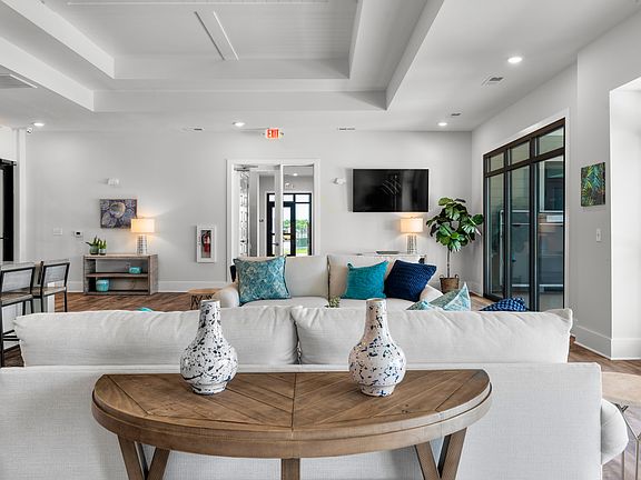 4th image of 327 Floral Beach Way #9-303