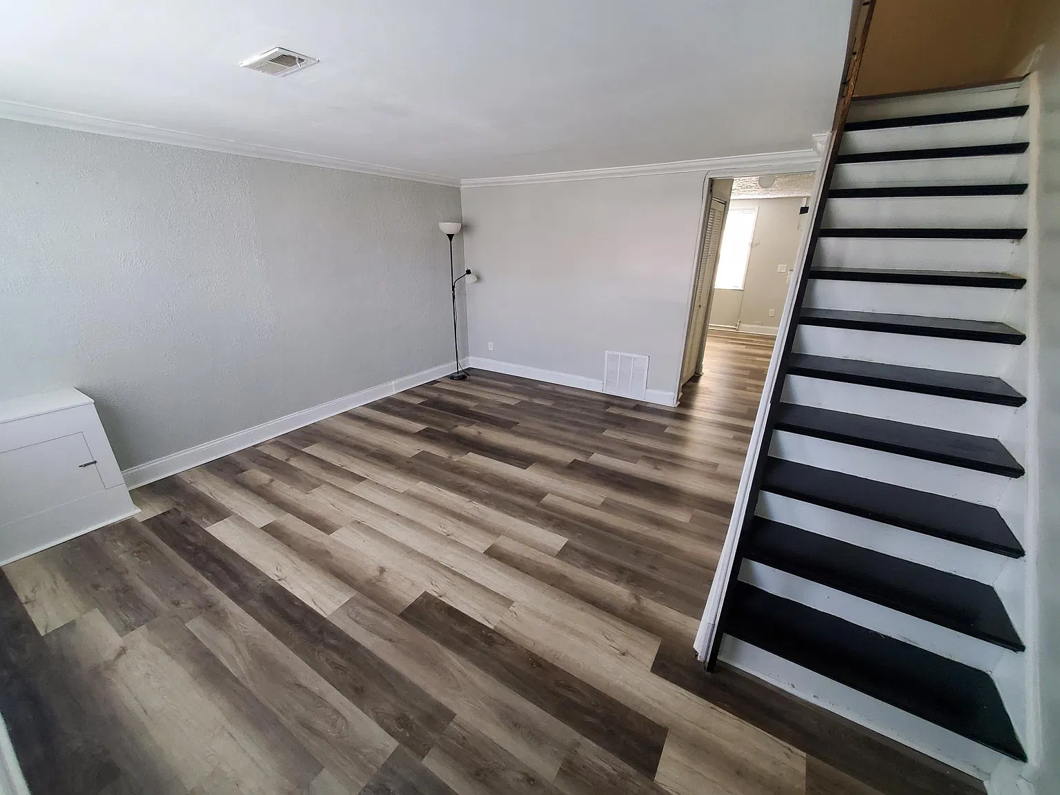 3 bed, 1024 sqft, $1,500 — Photo 2