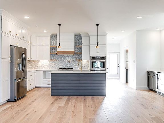 5th image of 3129 Parkwood Ave