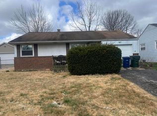 689 Georgian Dr, Columbus, OH 43228