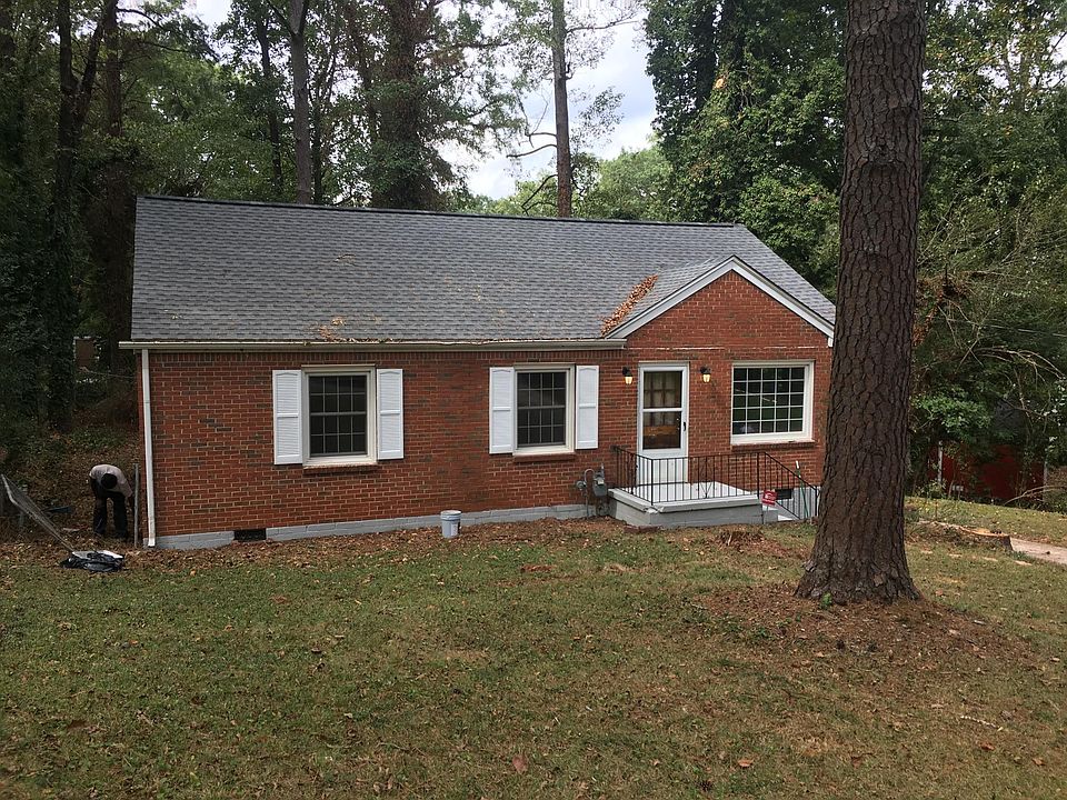 Solid 4 side brick house. Great Front yard.