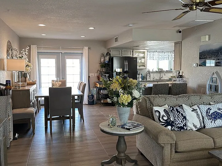 2663 Cliffwood Dr — Photo 9