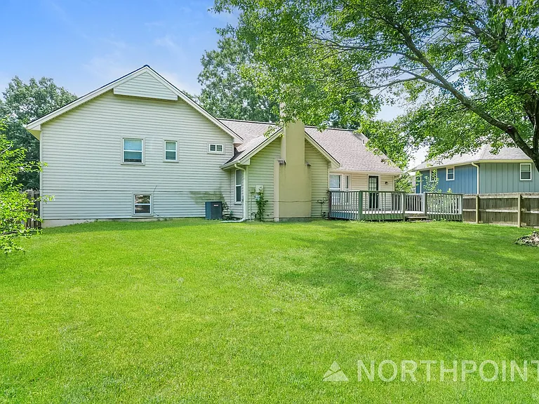 304 Johnston Dr — Photo 15