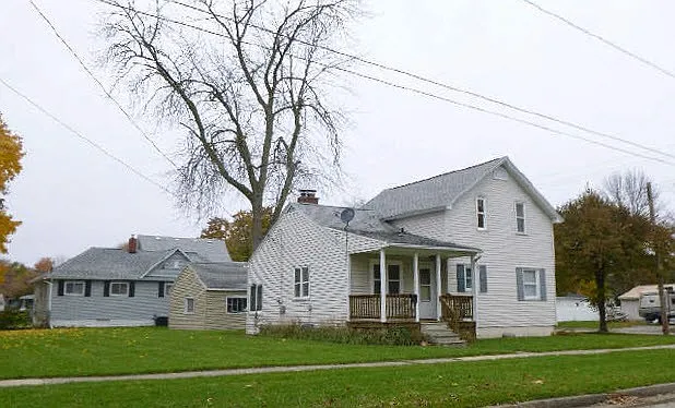311 Sidney St photo 1