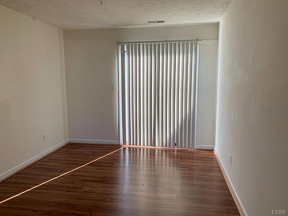 3rd image of 105 Countryplace Ln