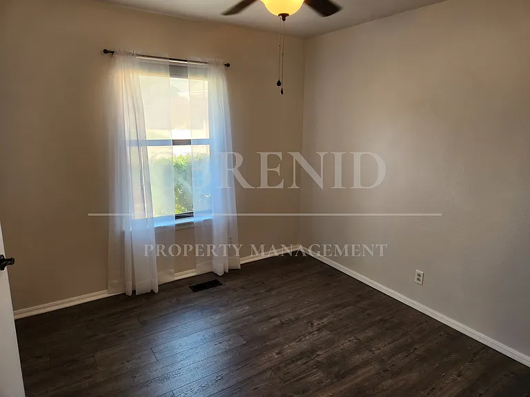 423 Oakdale Dr — Photo 9