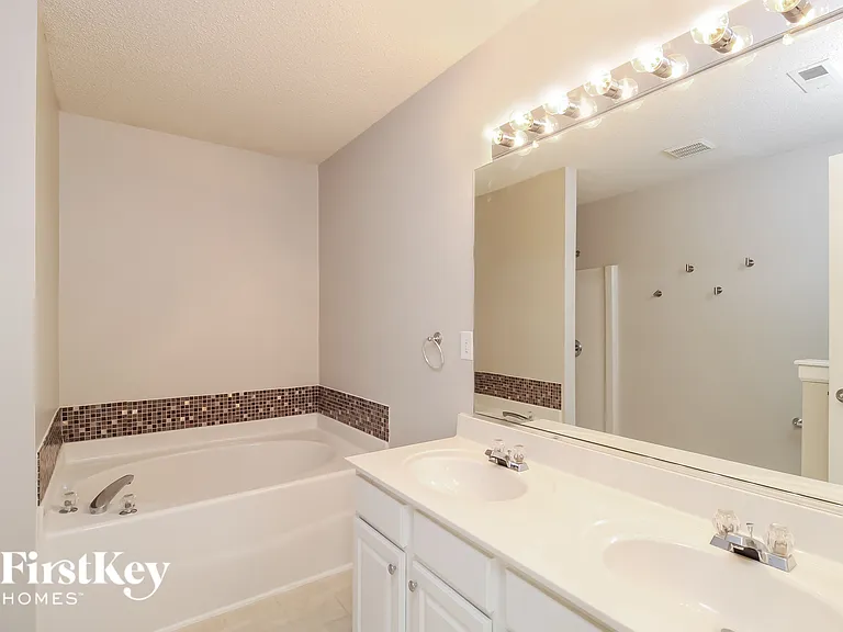 109 Sydney Ct — Photo 7