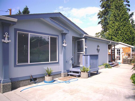 Front of luxury 2B modular home faces away from the original 4B home.