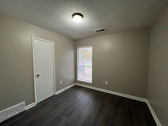 4th image of 6370 Southbridge Dr