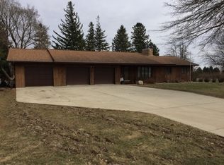 602 Pioneer Rd, Reinbeck, IA 50669