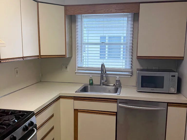 9401 Winchester Ave — Photo 2