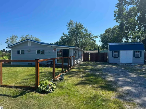 382 Smith St, Oscoda, MI 48750