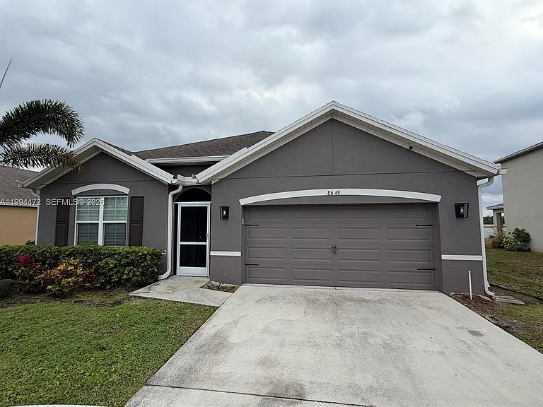 8649 Cobblestone Dr — Photo 1