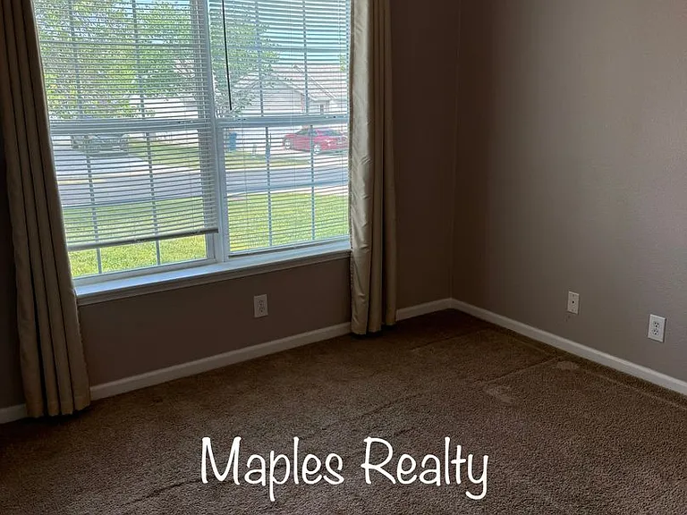 521 Van Buren Rd — Photo 10