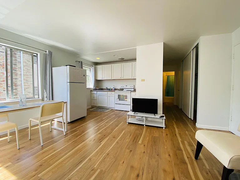 523 E Denny Way #10 — Photo 14