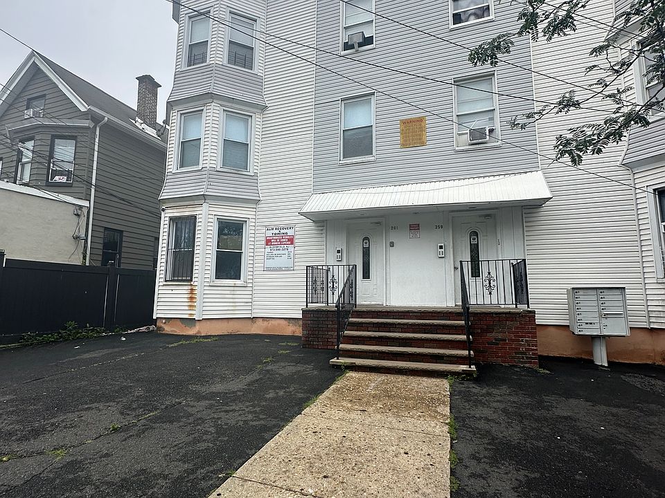 Building Photo 4