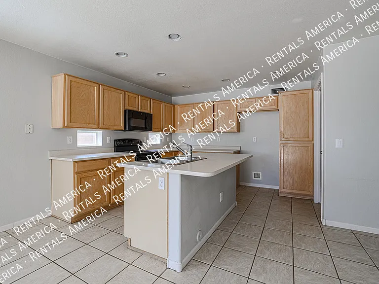 7441 W Fleetwood Ln — Photo 13