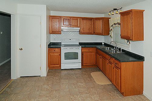 Kitchen w/Appliances