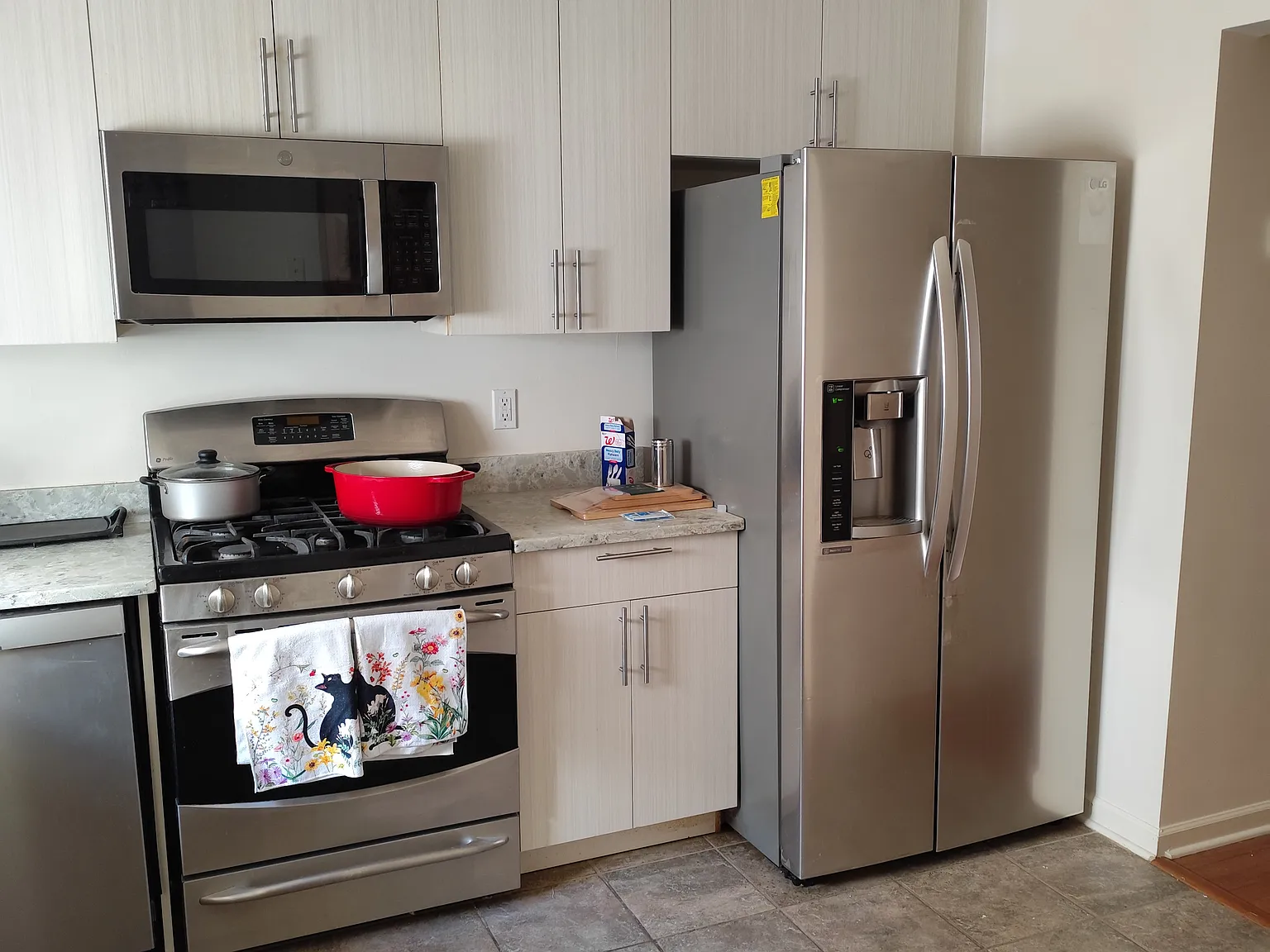 2 bed, 2.5 bath, 1300 sqft, $3,280 — Photo 4